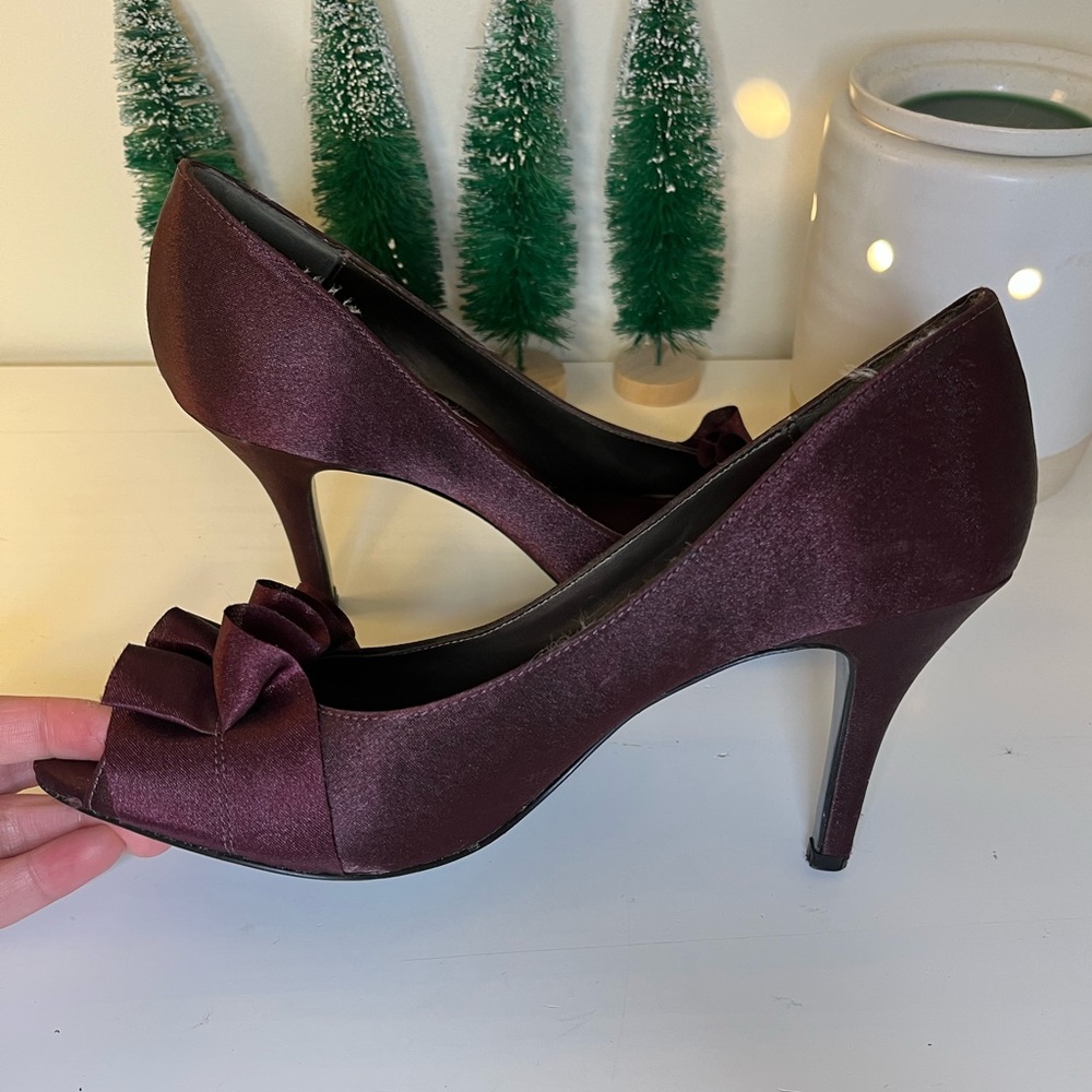 Nina Plum Colored Peep Toe Pumps - Picture 4 of 7